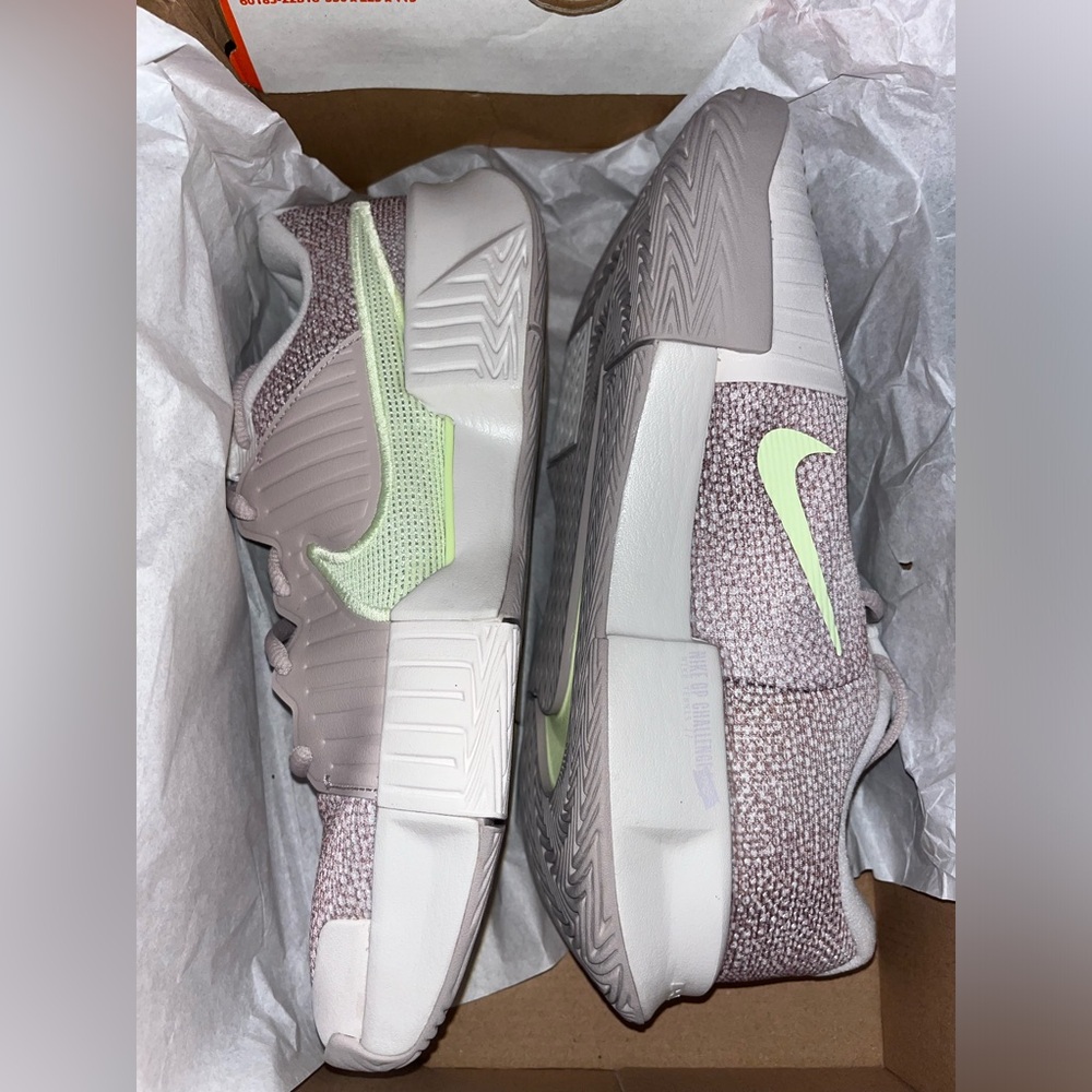 Brand new Nike W zoom CP challenge pro HC PRM size 9.5